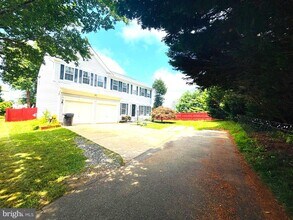 Building Photo - 7 Otto Way