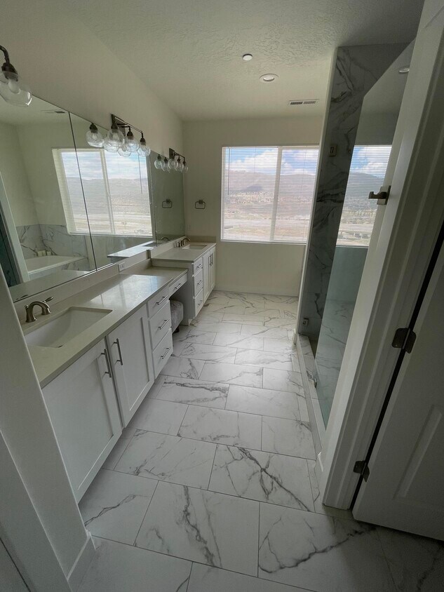 Building Photo - 3250 Quarry Springs Dr