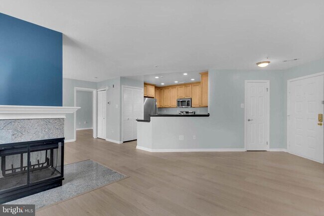 Foto del edificio - 4986 Dorsey Hall Dr