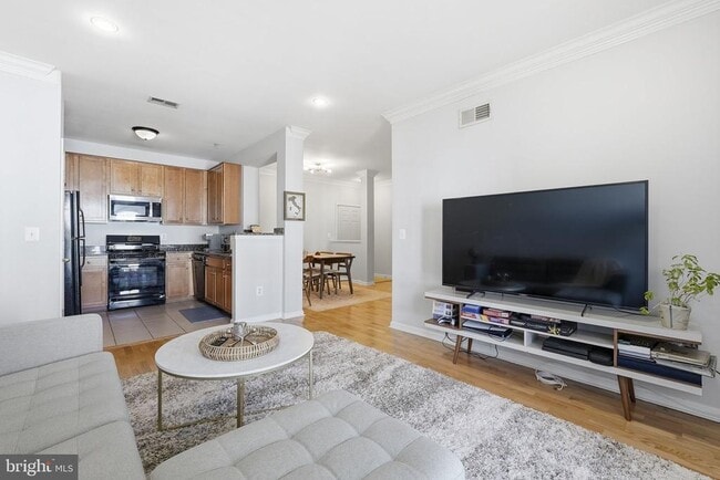 Building Photo - 4852 Eisenhower Ave