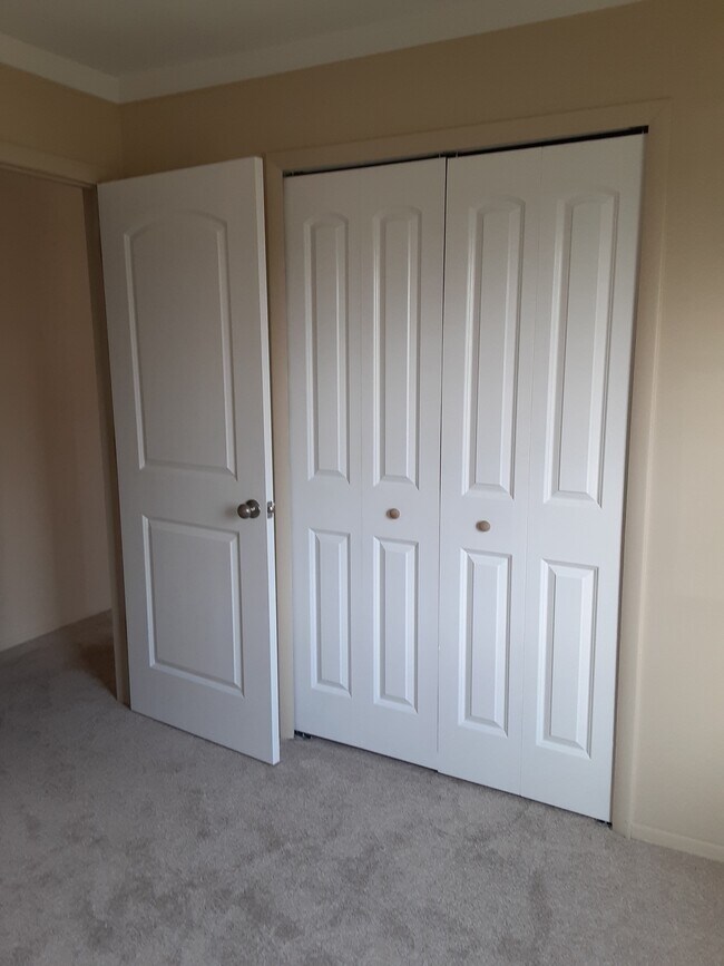 Building Photo - 287 Gibson