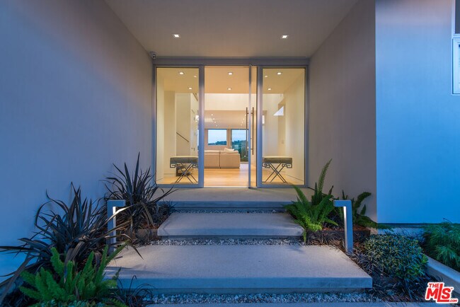 Foto del edificio - 3642 Beverly Ridge Dr