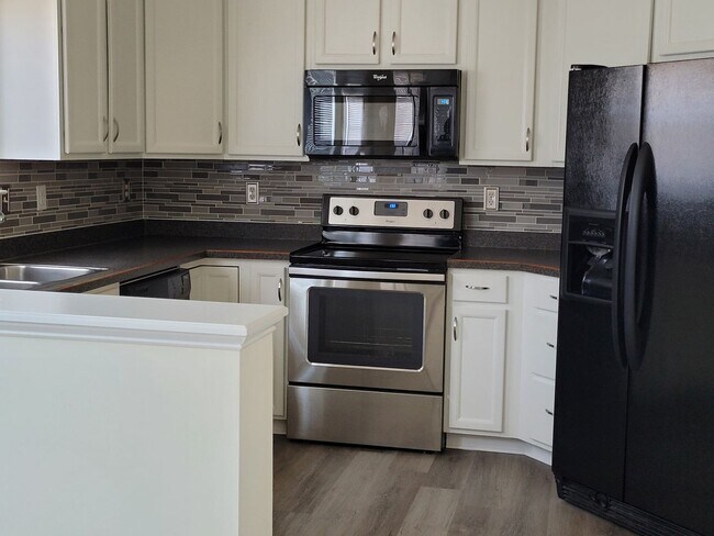 Foto del edificio - Lovely 4 bedroom, 2.5 bath available 9/13/24