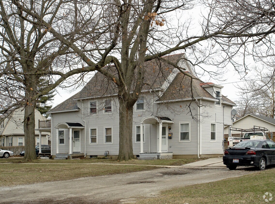 Primary Photo - 425 Augusta Ave
