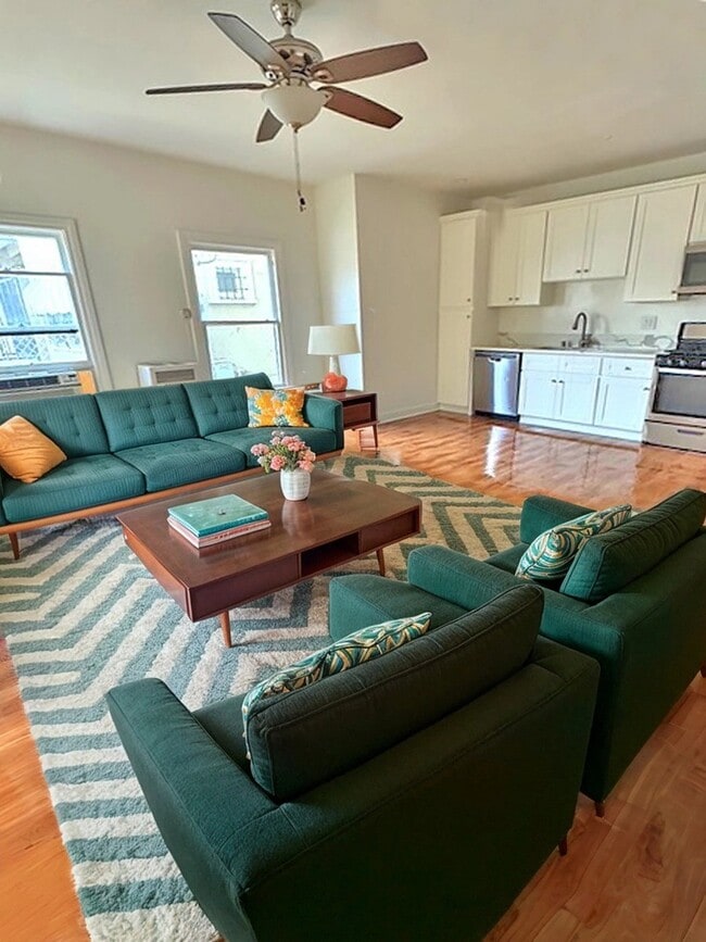 Building Photo - 1526 6th Ave