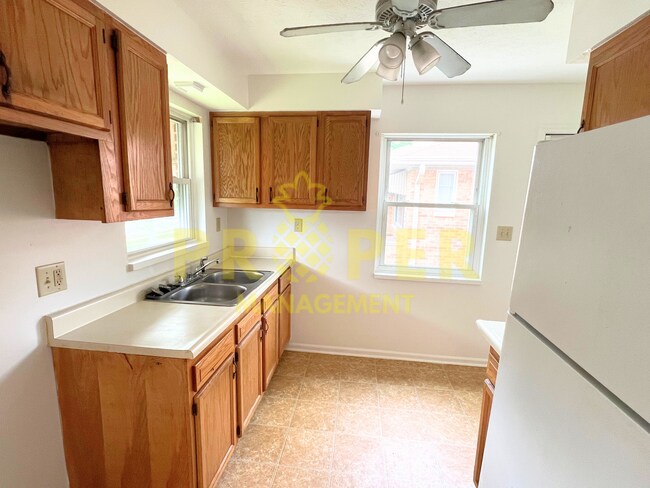 Building Photo - 3 BEDROOMS 1 BATHROOM HOUSE