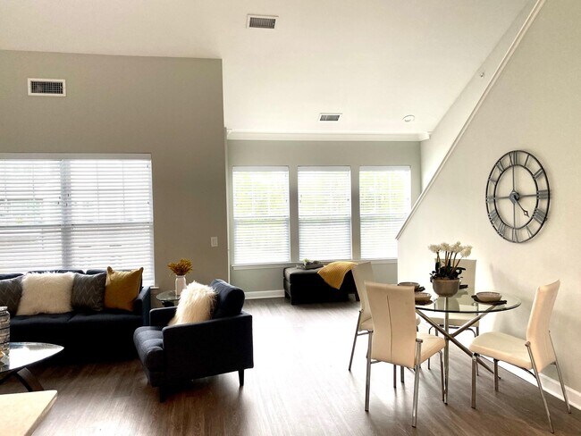 Foto del edificio - 495 Middle Country Rd