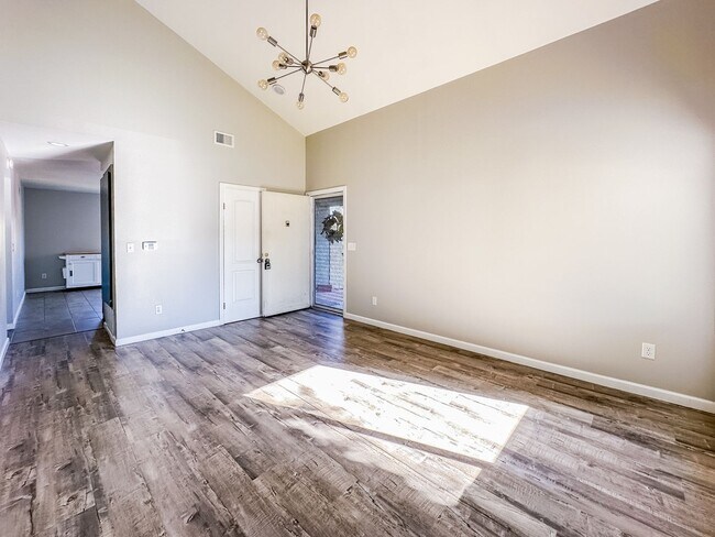 Foto del edificio - Completely Renovated 3+ Bed, 2 Bath Tierra...
