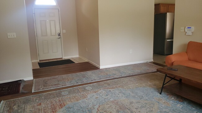 Building Photo - 3 bd, 2 ba house, NE Columbia, near I-70/H...