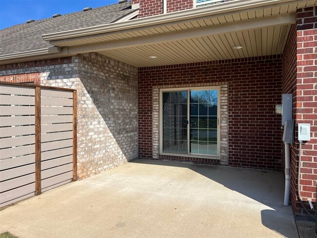 Building Photo - 593 Springfield Blvd