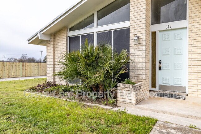 Foto del edificio - 319 Gaiety Ln