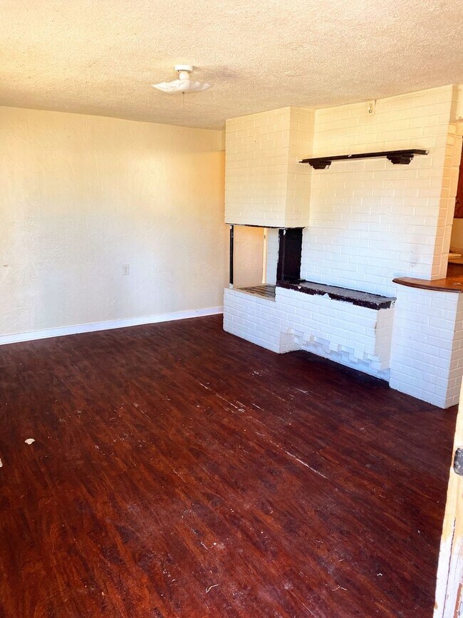 Building Photo - 3 Bedroom 1 Bathroom house