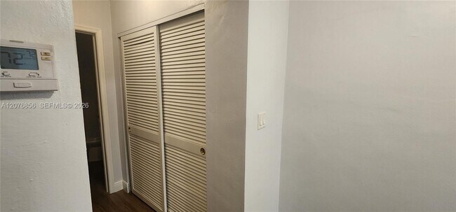 Foto del edificio - 1555 N 12th Ct