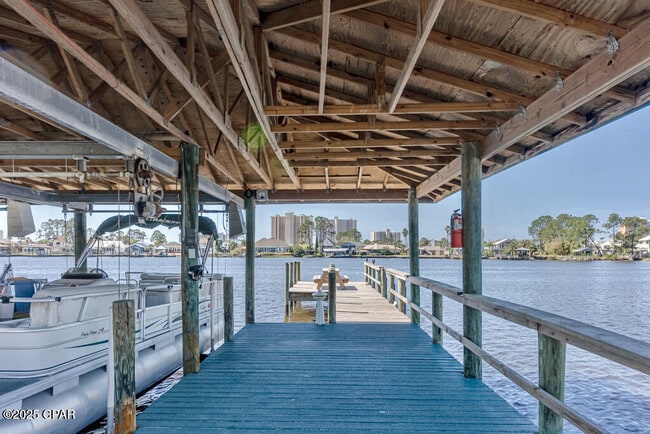 Foto del edificio - 7813 N Lagoon Dr