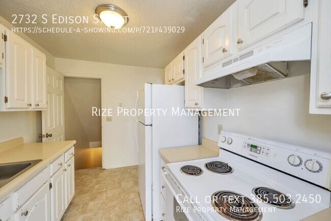 Building Photo - 2732 S Edison St