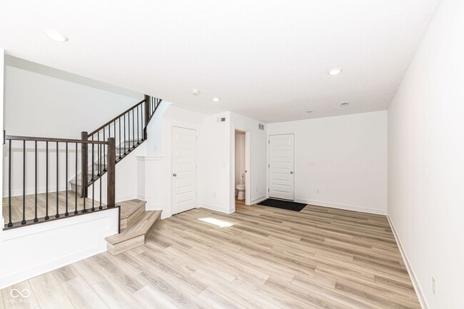 Foto del edificio - 9326 Somerford Dr