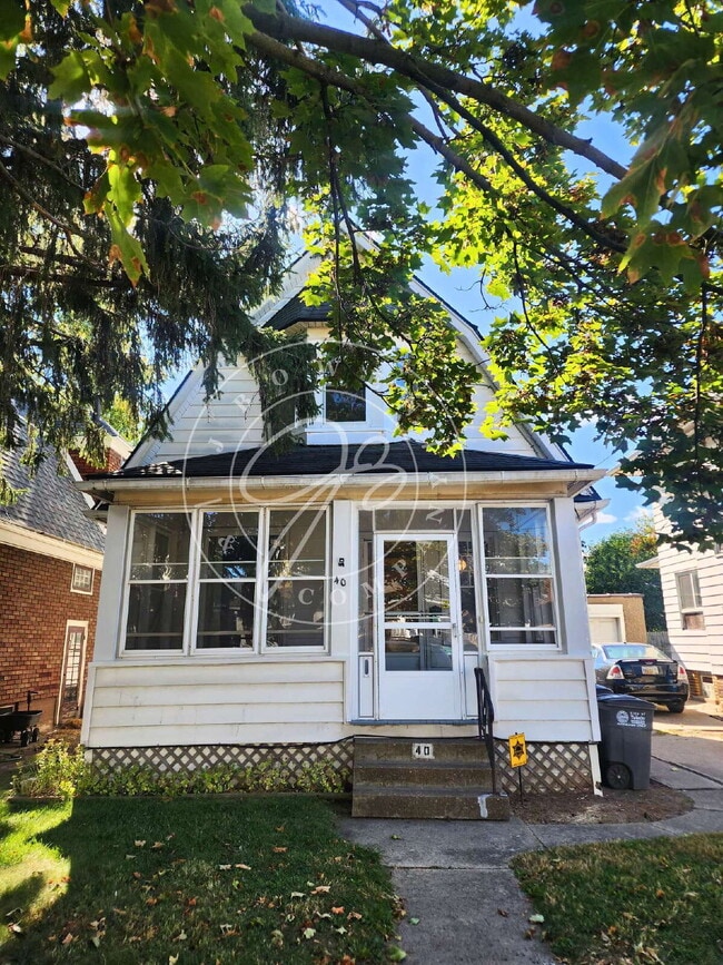 Building Photo - Section 8 and all programs welcome! 4 bed ...