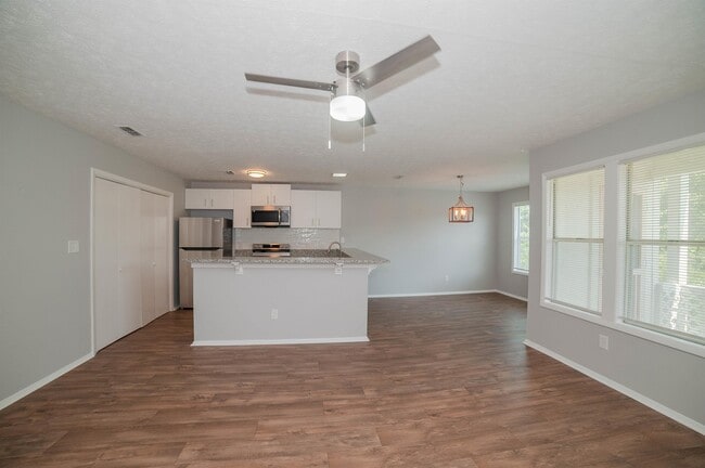 Building Photo - 6736 Willowbrook Dr