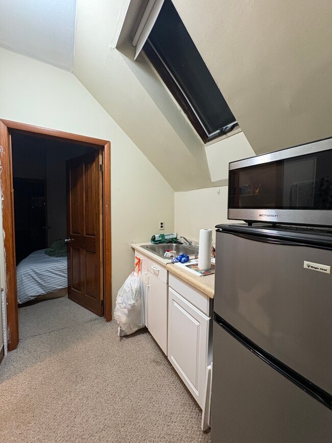 Building Photo - 72 Hillside St