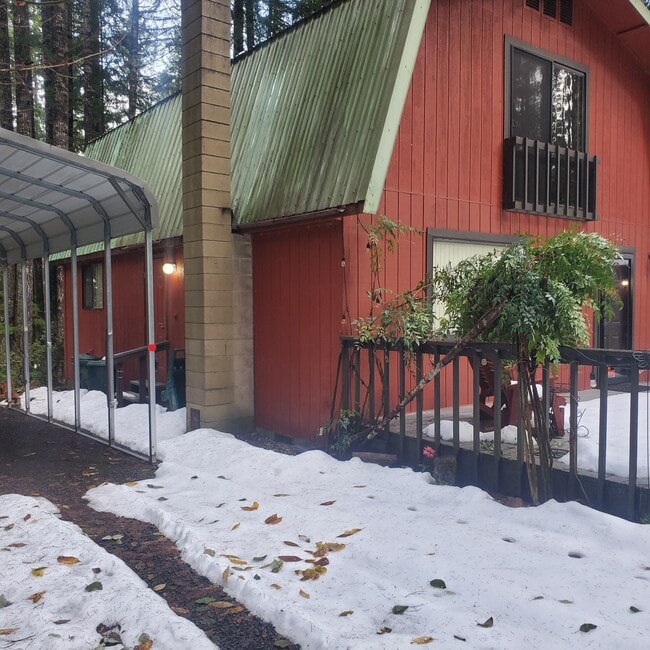 Building Photo - 830 N Lake Cushman Rd
