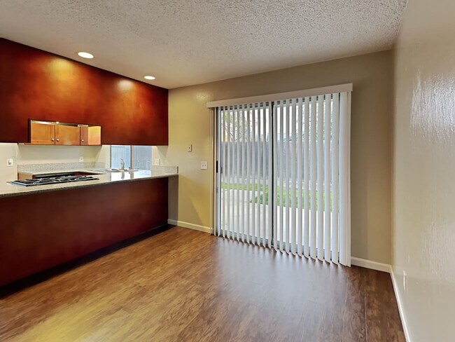 Foto del edificio - 5821 Longs Peak Pl