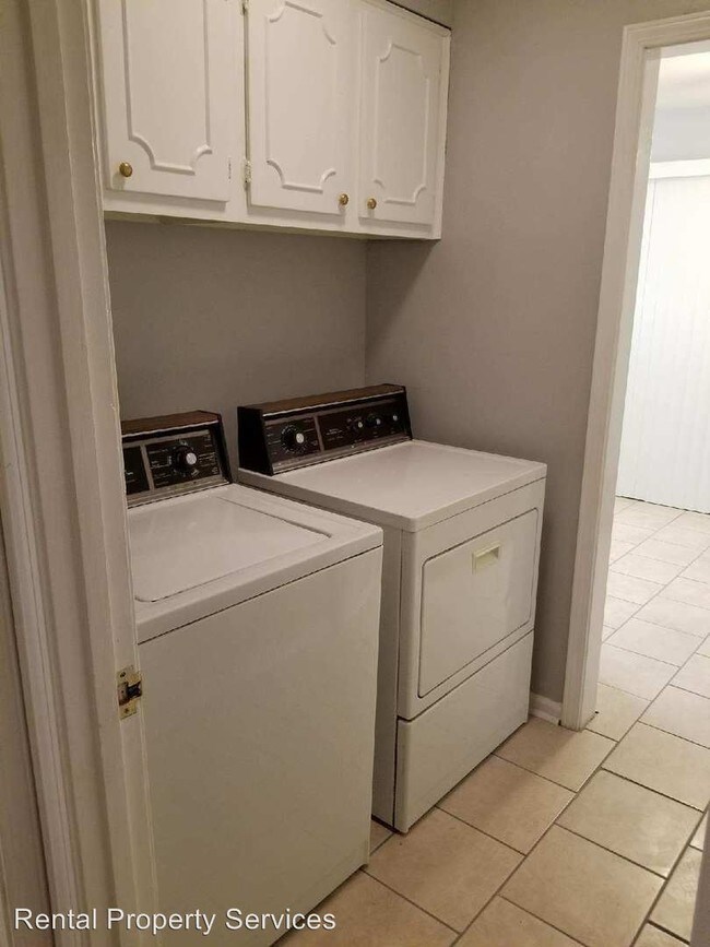 Foto del edificio - 2461 Price St