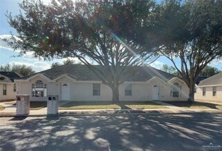 Building Photo - 607 La Mancha Dr