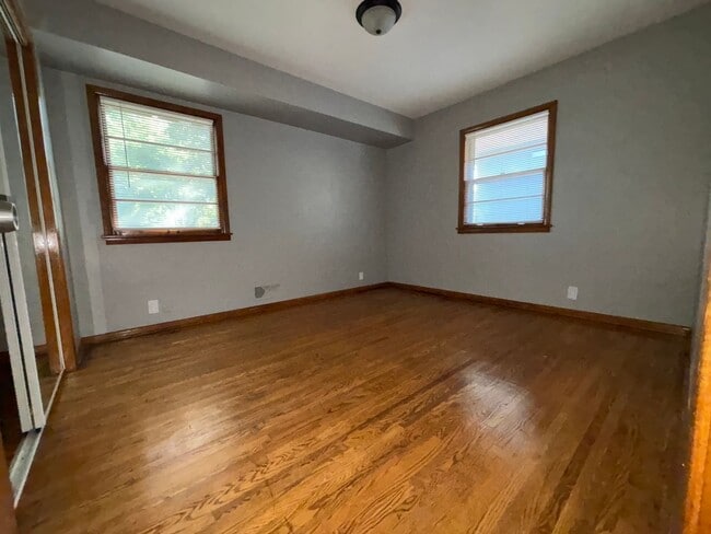 Building Photo - Beautiful 4 Bedroom 2 Bath Home in South St. Paul!