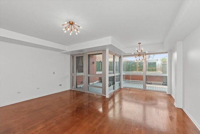 Building Photo - 744 W Fullerton Ave