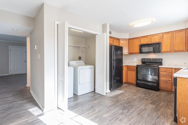 2BR,1.5BA,-1200SF - Maple Bay Apartment Townhomes