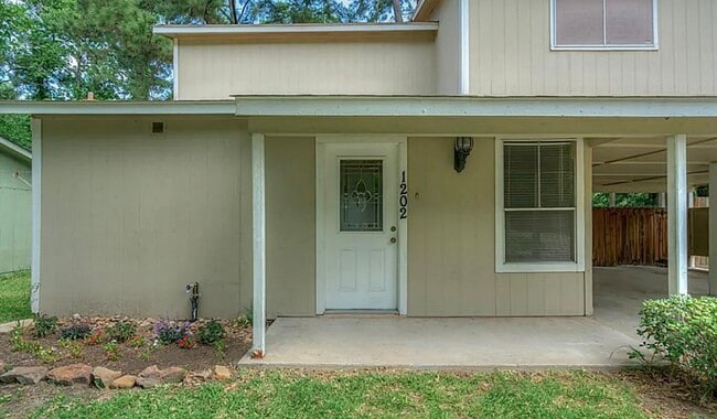 Building Photo - 1202 E Red Cedar Cir