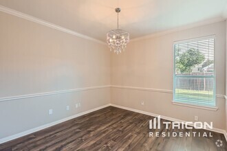 Building Photo - 2817 Deerhurst Dr