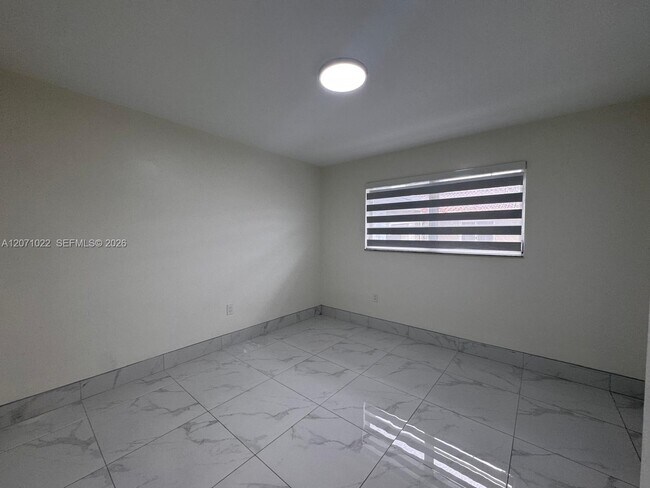 Foto del edificio - 7135 SW 22nd St