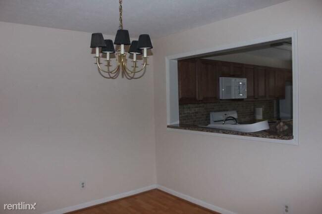 Building Photo - 2 br, 1 bath Condo - 1325 Weatherstone Dr NE,