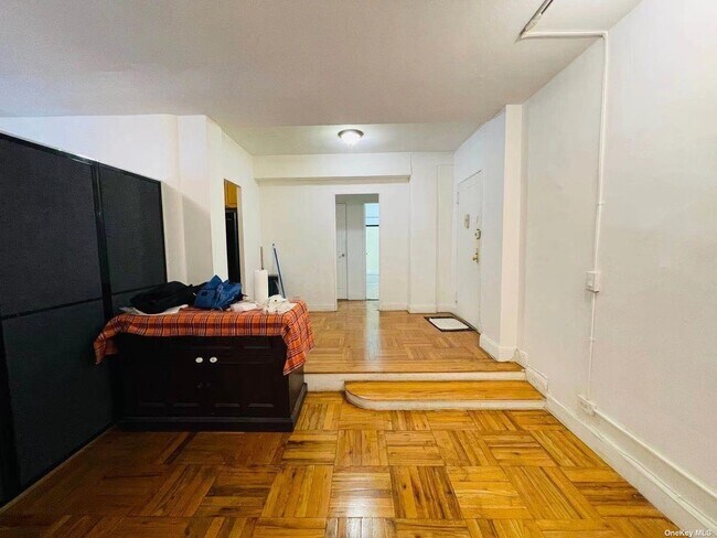 Foto del edificio - 98-50 63rd Dr