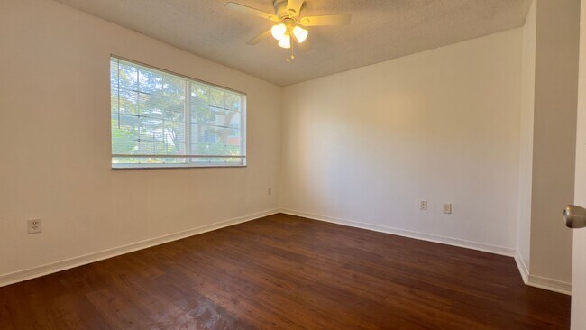 Building Photo - 2/2 First Floor with Garage + Lake View – Grand Isles