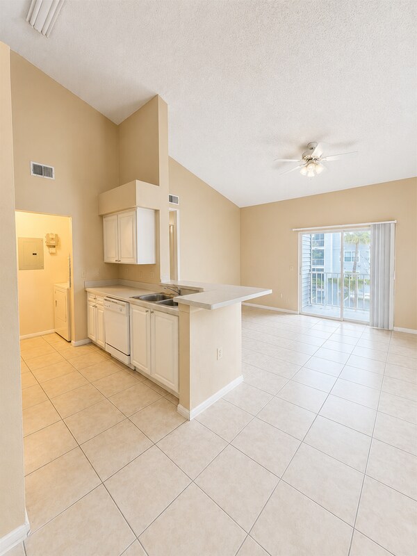 Building Photo - 218 Bermuda Lakes Ln