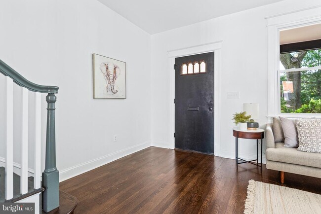 Foto del edificio - 53 Hamilton St NW