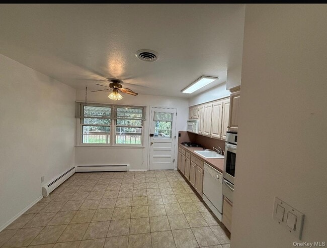 Building Photo - 7 Brentwood Dr