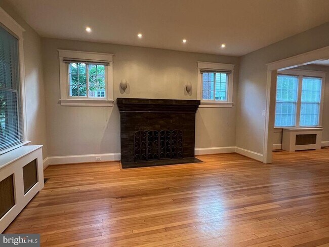Foto del edificio - 3711 Warren St NW