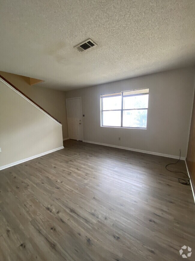 Building Photo - 1010 Sable Dr