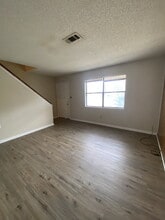 Building Photo - 1010 Sable Dr