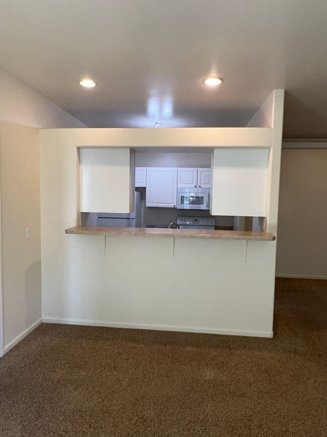 Building Photo - 1930 Monte Vista Dr