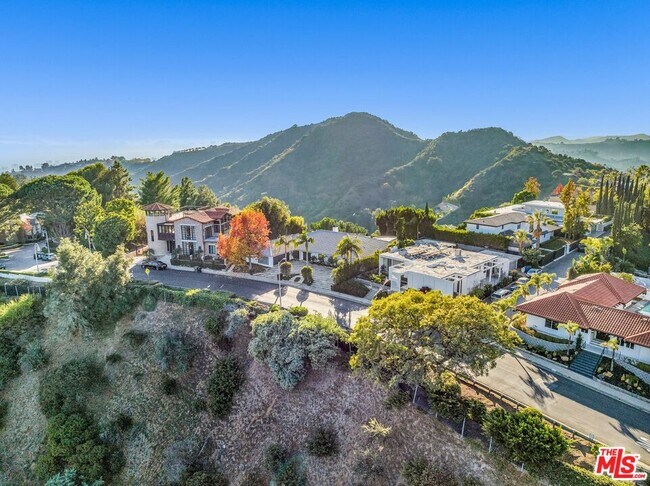 Building Photo - 2177 Summitridge Dr