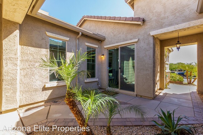 Building Photo - 4 br, 3.5 bath House - 3250 E. Strawberry Dr.