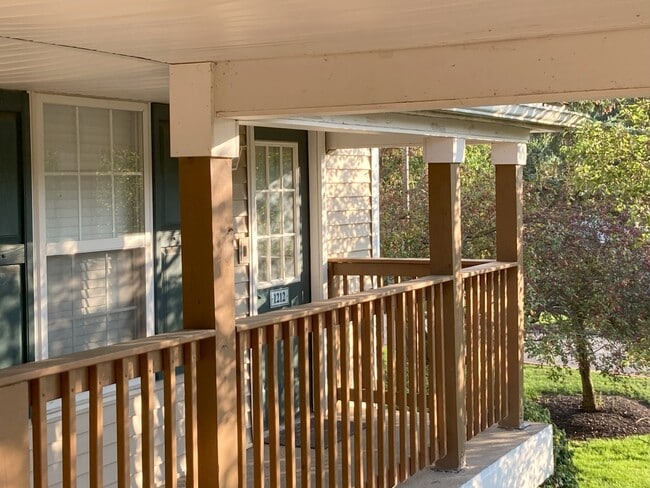 Foto del edificio - 28340 Center Ridge Rd