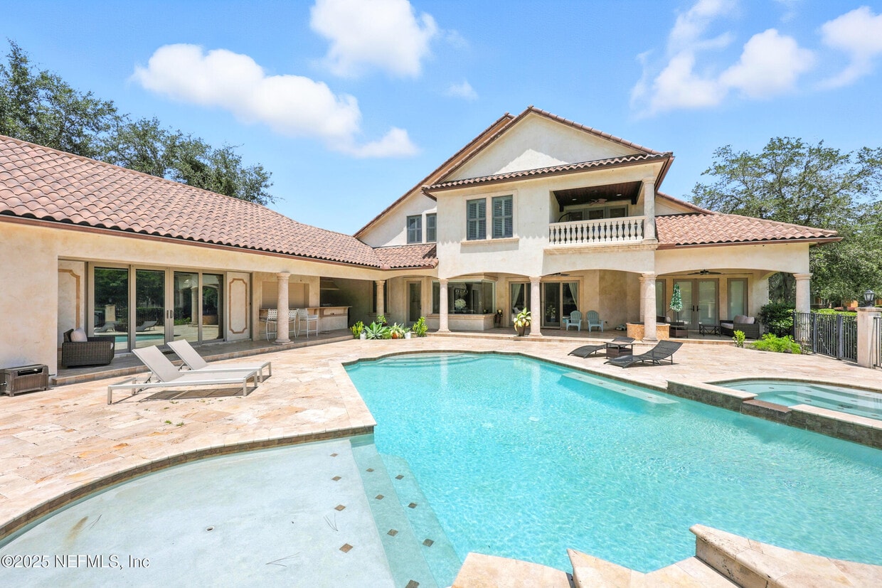 Foto principal - 2061 Crown Dr