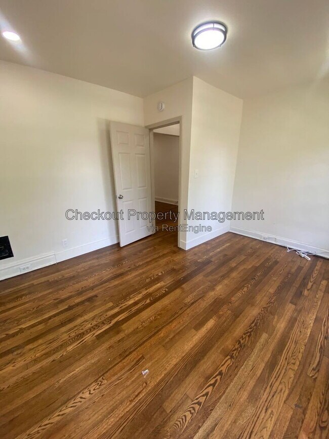 Foto del edificio - 4746 S Grand Blvd