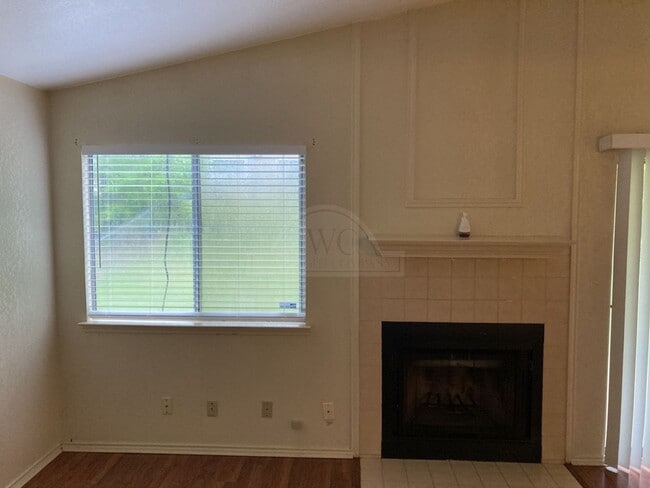 Building Photo - 2006 Dickens Dr