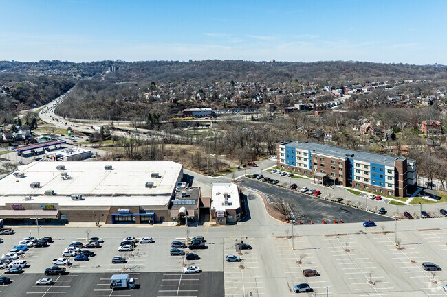 Foto aérea - Edgewood Retirement Residence